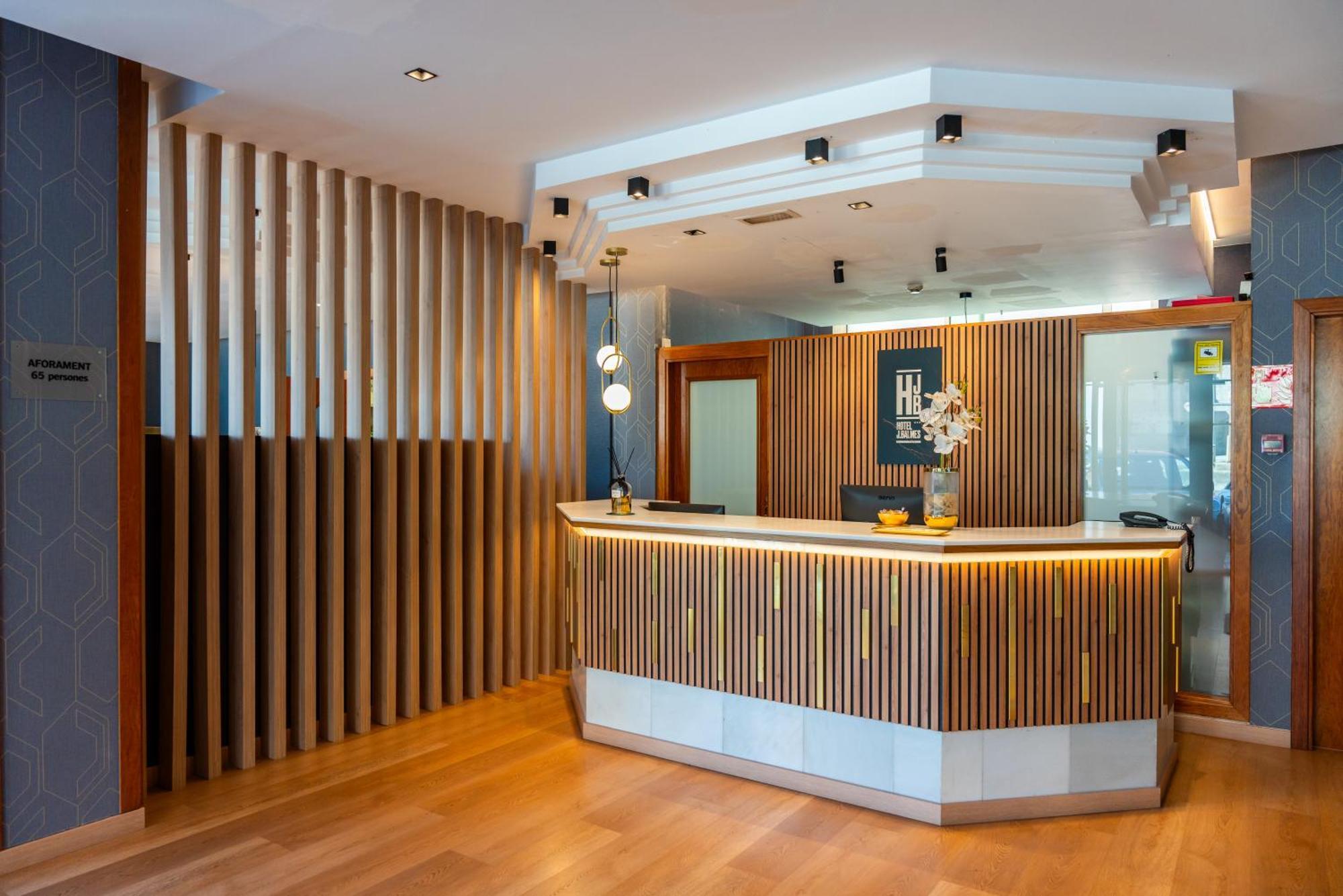 Hotel J. Balmes Vic Kültér fotó