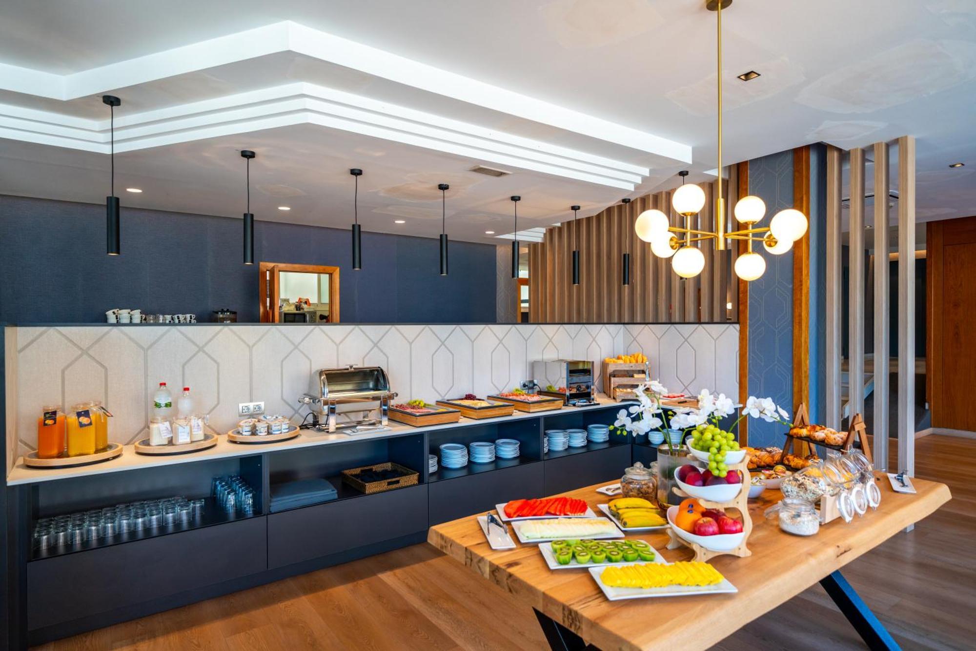 Hotel J. Balmes Vic Kültér fotó