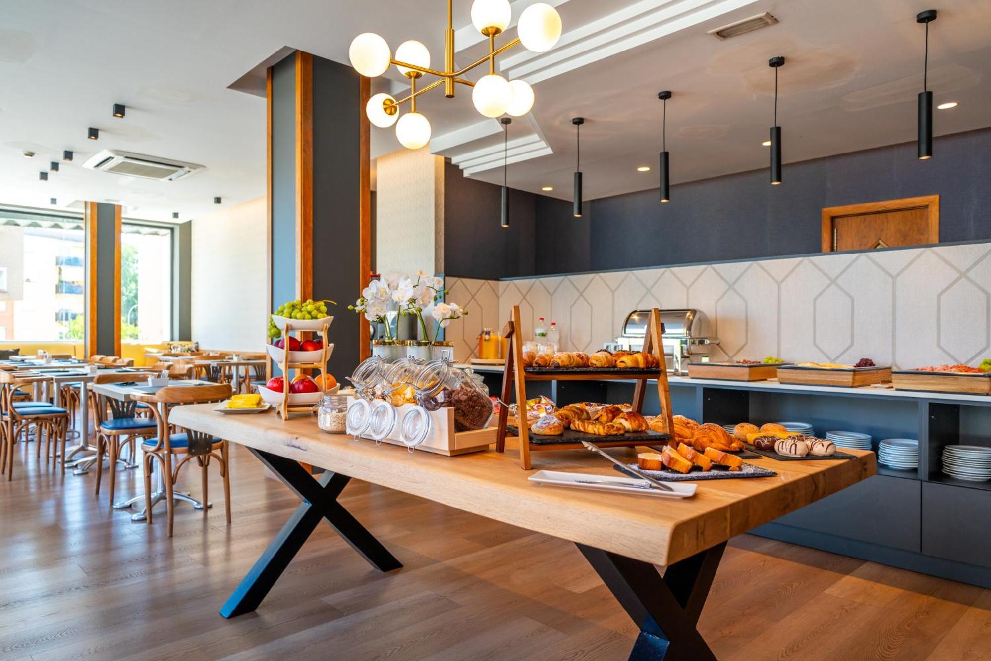 Hotel J. Balmes Vic Kültér fotó