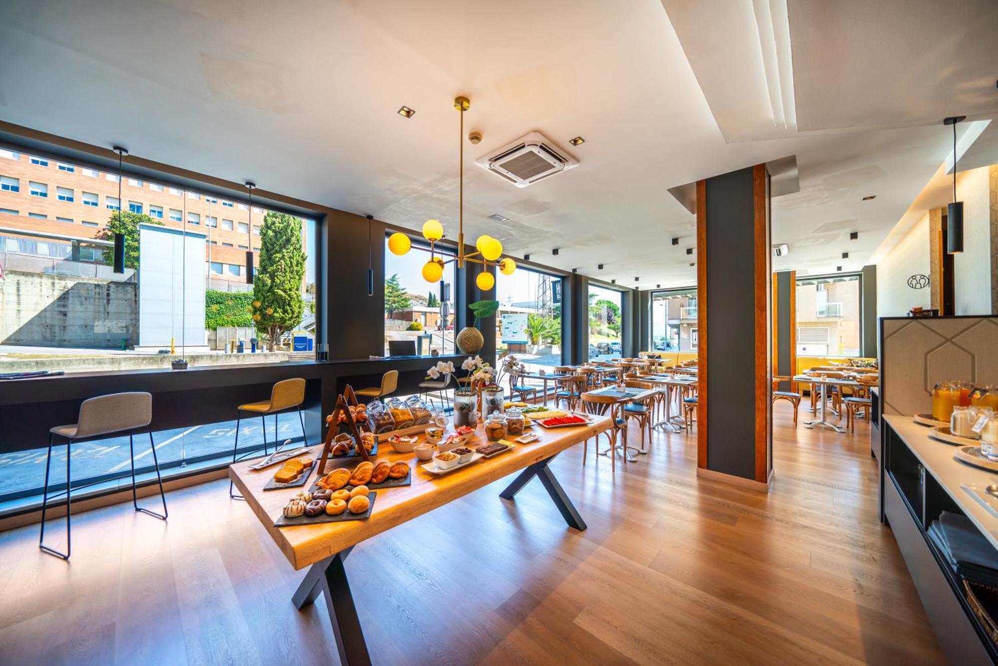 Hotel J. Balmes Vic Kültér fotó