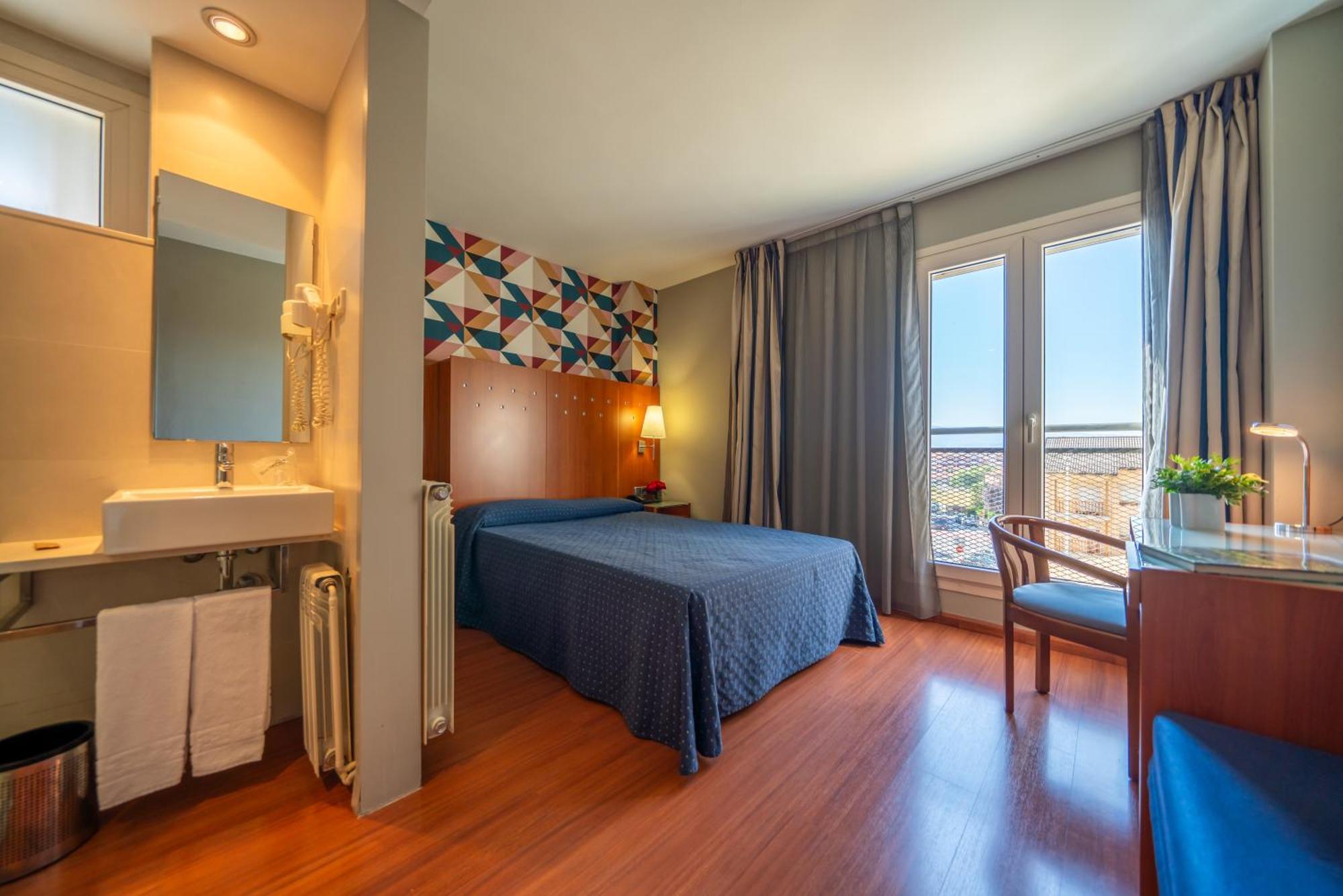 Hotel J. Balmes Vic Kültér fotó