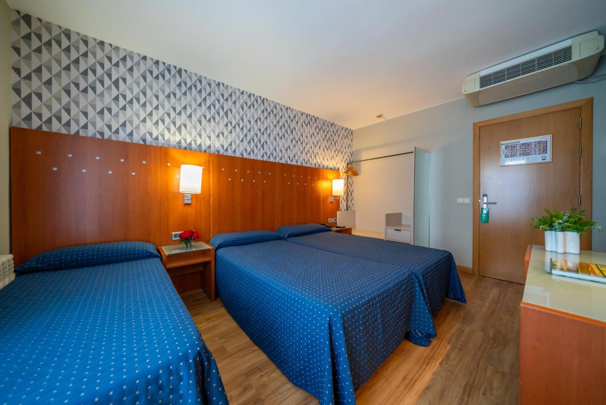 Hotel J. Balmes Vic Kültér fotó
